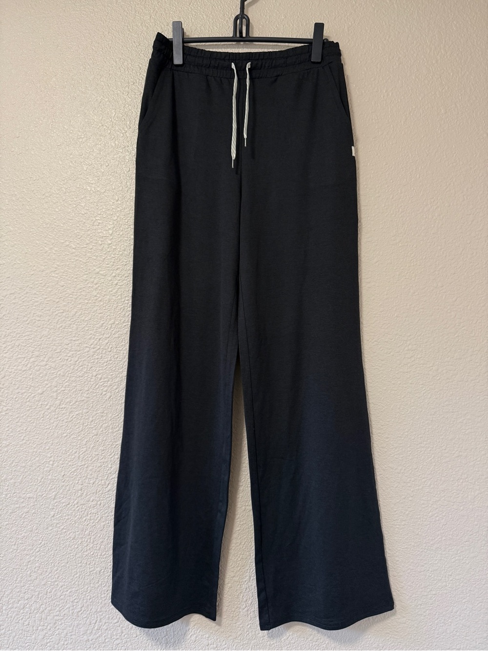 NWOT Vuori Halo Essential Wideleg Pant Athleisure Effortless Chic DreamKnit M - Picture 7 of 11